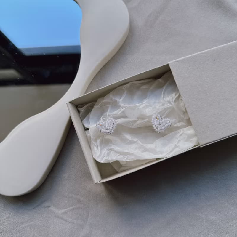 手縫玻璃珠愛心耳環(可改耳夾)