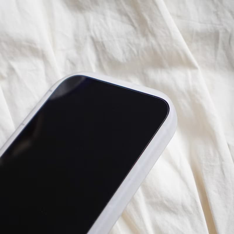 iphone16手機殼 古董白/透白/黑色三種邊框 背面皮質磨砂質感