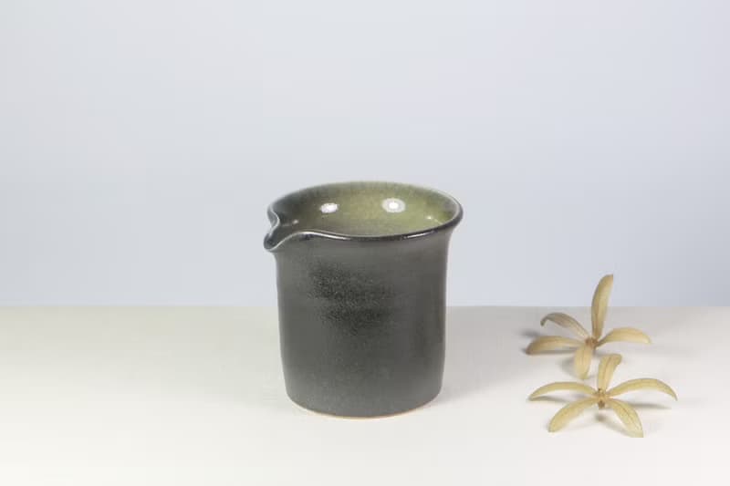 深綠梅灰小茶盅