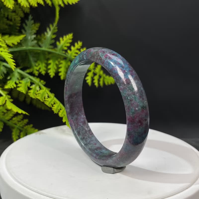 巴西高品紅綠寶手鐲63MM 玉化落梅星光紅寶石黝簾石手環 積極膽識