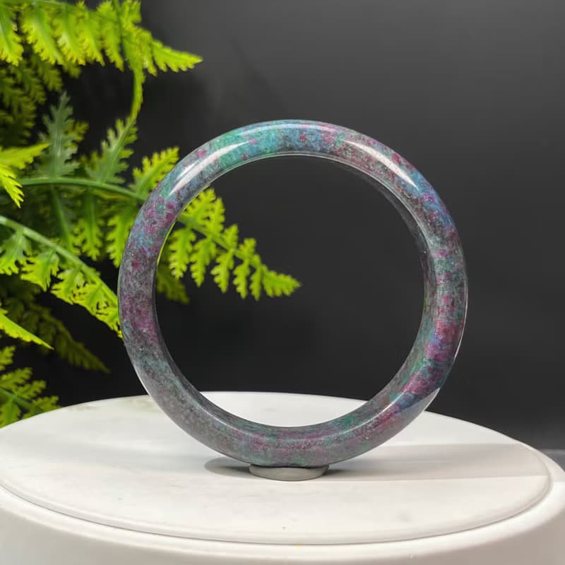 巴西高品紅綠寶手鐲63MM 玉化落梅星光紅寶石黝簾石手環 積極膽識