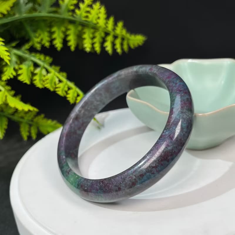 巴西高品紅綠寶手鐲63MM 玉化落梅星光紅寶石黝簾石手環 積極膽識