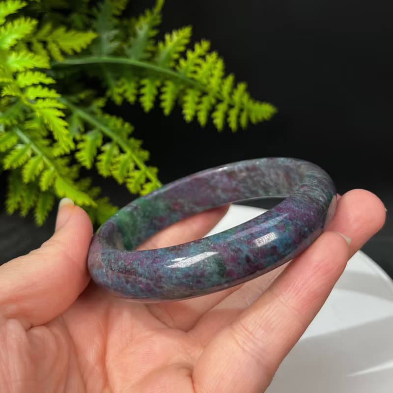 巴西高品紅綠寶手鐲63MM 玉化落梅星光紅寶石黝簾石手環 積極膽識