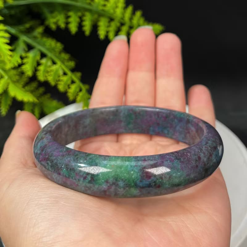 巴西高品紅綠寶手鐲63MM 玉化落梅星光紅寶石黝簾石手環 積極膽識