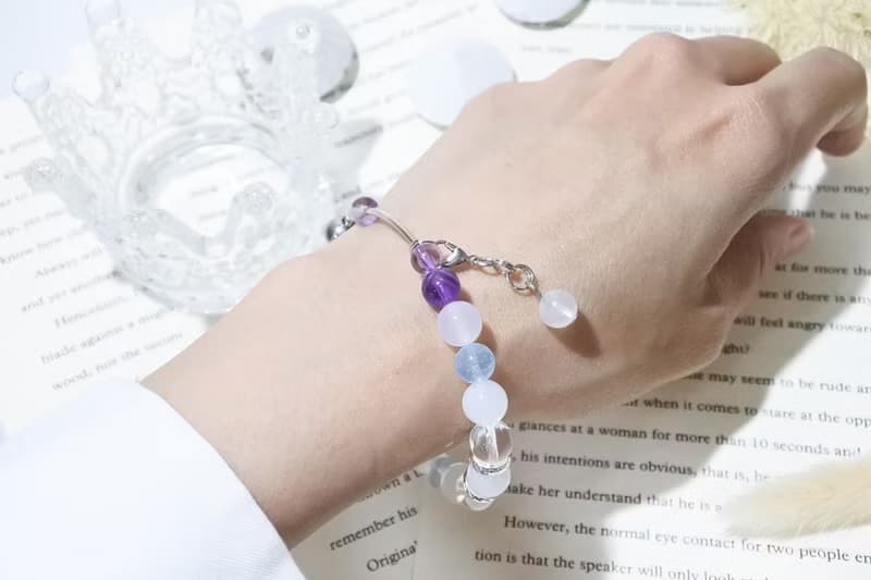 信箱裡的紫羅蘭 – 天然水晶手鍊