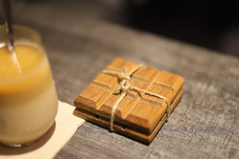 巧克力造型柚木隔熱杯墊 (2入組)