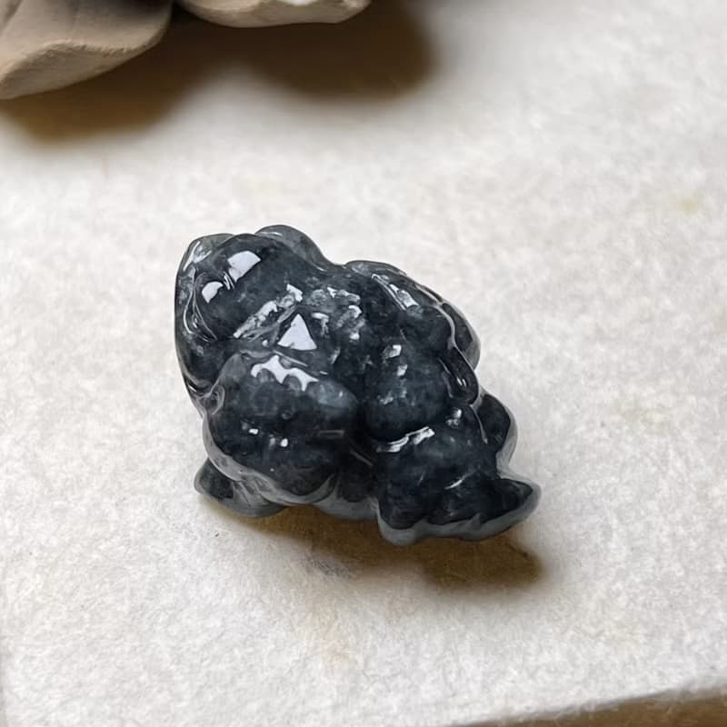 【招財神獸】烏雞翡翠三腳蟾蜍 | 天然緬甸玉A貨翡翠 | 送禮