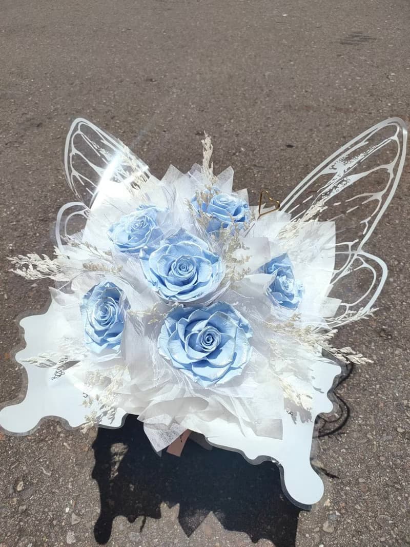 【蕎翎工作室】厄瓜多永生玫瑰蝴蝶花束