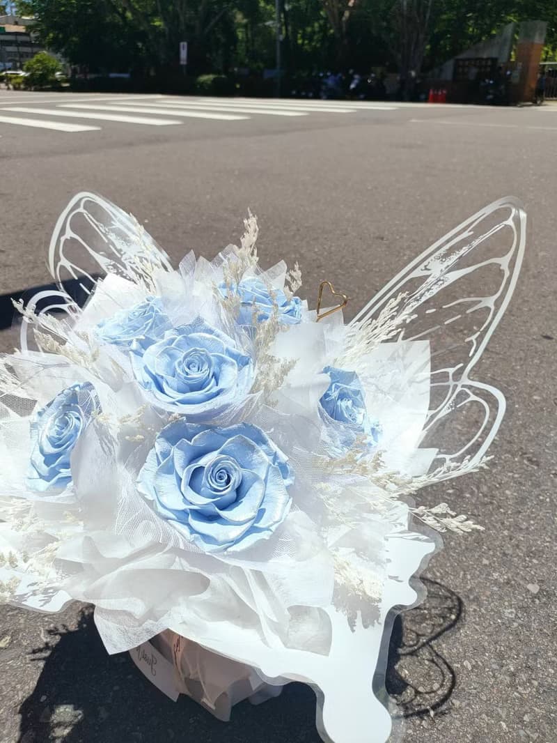 【蕎翎工作室】厄瓜多永生玫瑰蝴蝶花束