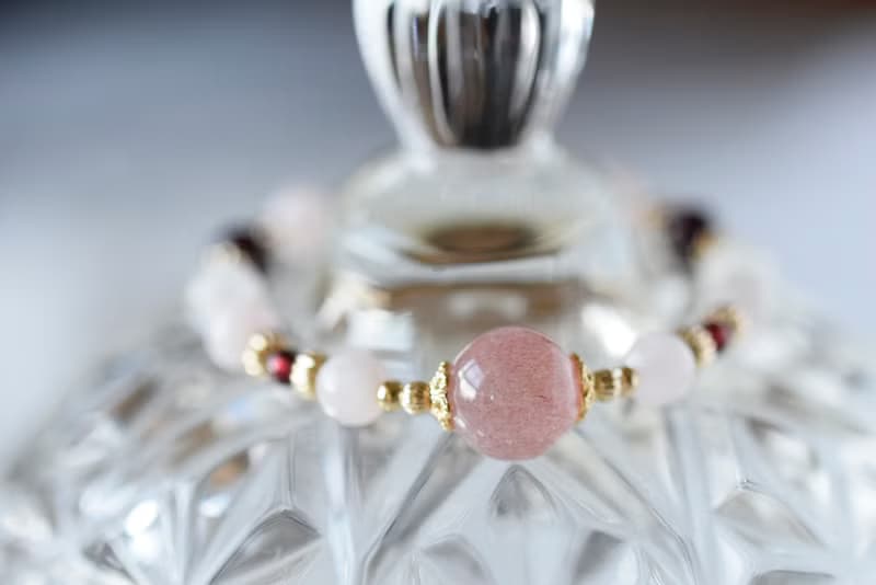 初春。草莓晶 馬粉晶 石榴石 月亮石 天然石 水晶手鍊