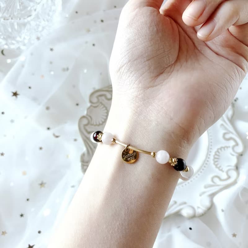 初春。草莓晶 馬粉晶 石榴石 月亮石 天然石 水晶手鍊