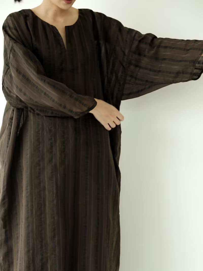 川 衣 WEAR BEING  連肩翅膀袖型蠶絲洋裝  咖啡條紋