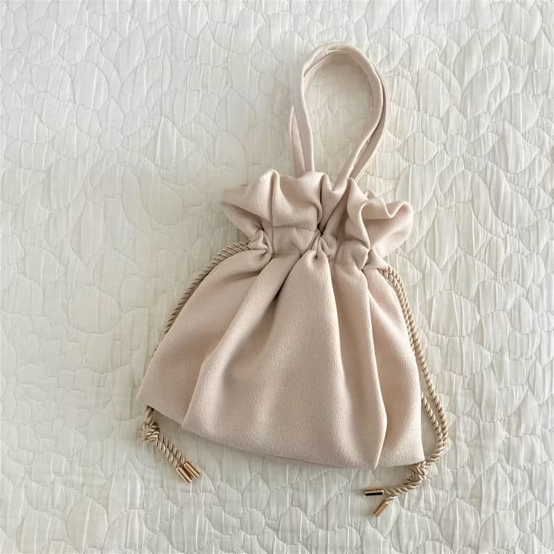 クレープアムンゼン タック巾着ミニバッグ ミルクベージュ