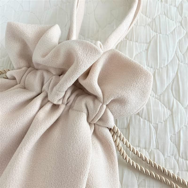 クレープアムンゼン タック巾着ミニバッグ ミルクベージュ