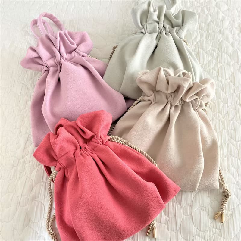 クレープアムンゼン タック巾着ミニバッグ ミルクベージュ