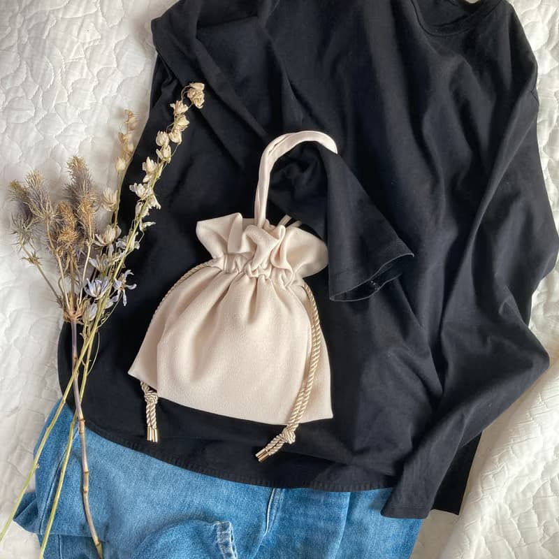 クレープアムンゼン タック巾着ミニバッグ ミルクベージュ