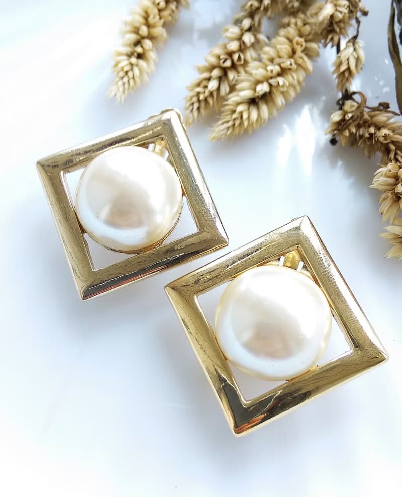 Vintage Jewelry 西洋古董飾品 都會金框 仿珠 夾式耳環