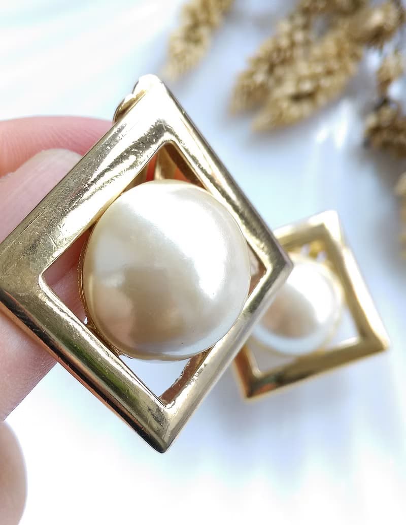 Vintage Jewelry 西洋古董飾品 都會金框 仿珠 夾式耳環