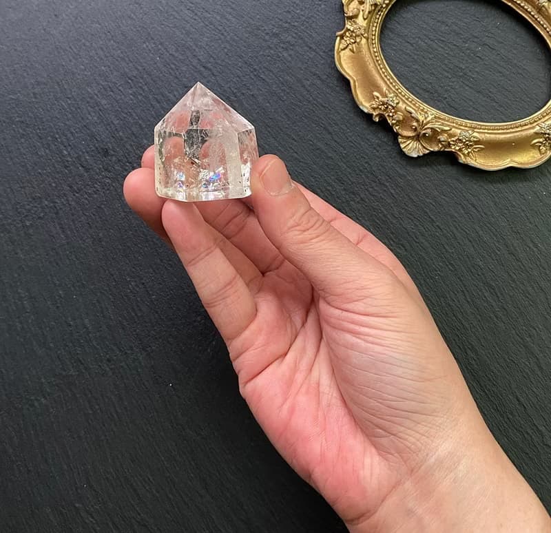 能量擺件-天然冰透可愛胖胖彩虹白水晶共生黑雲母能量柱 冥想
