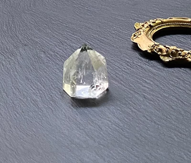 能量擺件-天然冰透可愛胖胖彩虹白水晶共生黑雲母能量柱 冥想