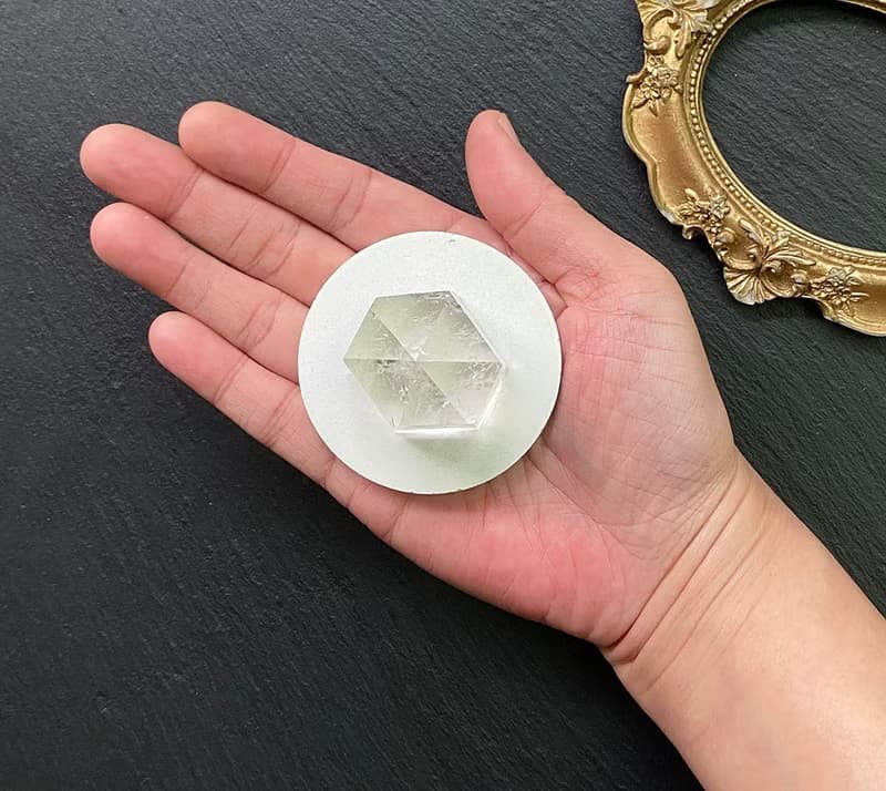 能量擺件-天然冰透可愛胖胖彩虹白水晶共生黑雲母能量柱 冥想