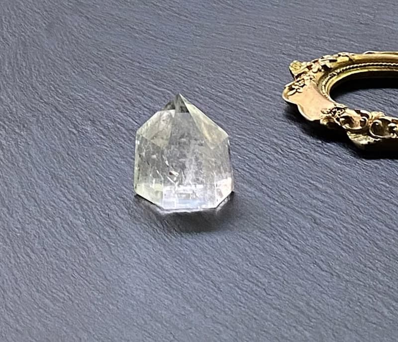能量擺件-天然冰透可愛胖胖彩虹白水晶共生黑雲母能量柱 冥想
