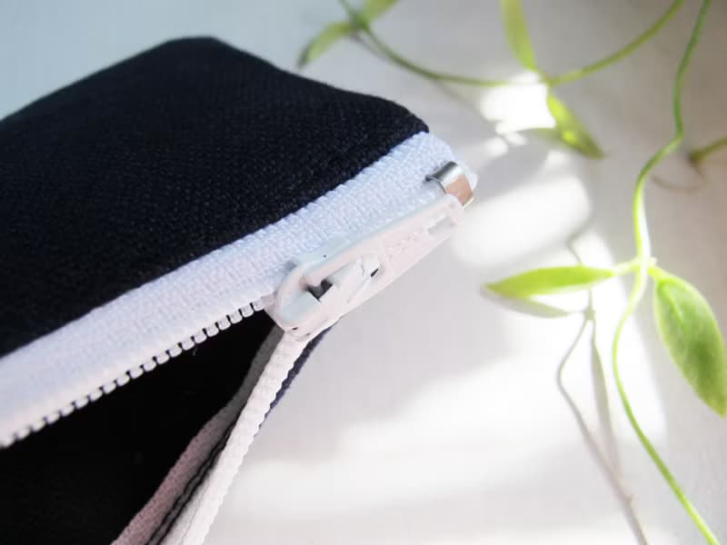 【手繡】小玫瑰餐具袋 / YKK拉鍊 台灣帆布 手工刺繡 筆袋 收納袋