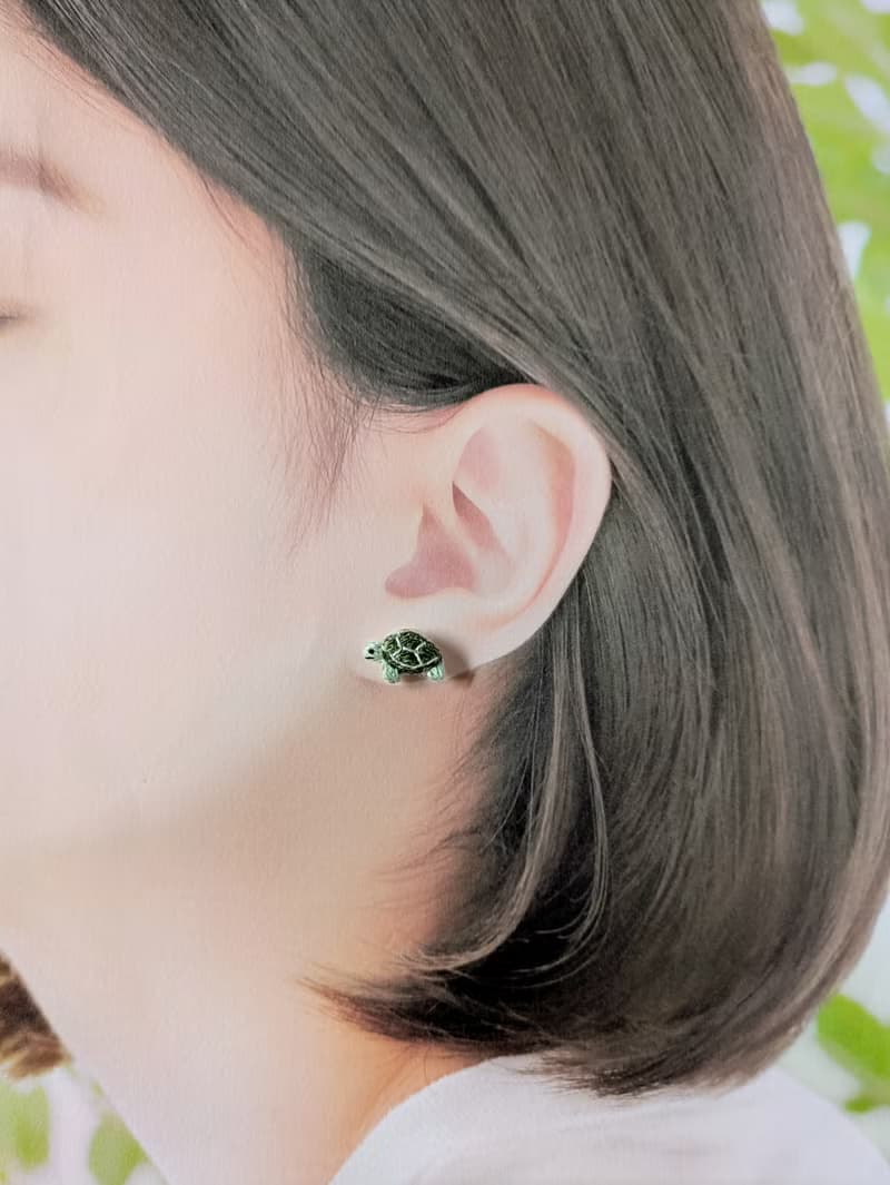 ウミガメ　刺繍ピアス/イヤリング