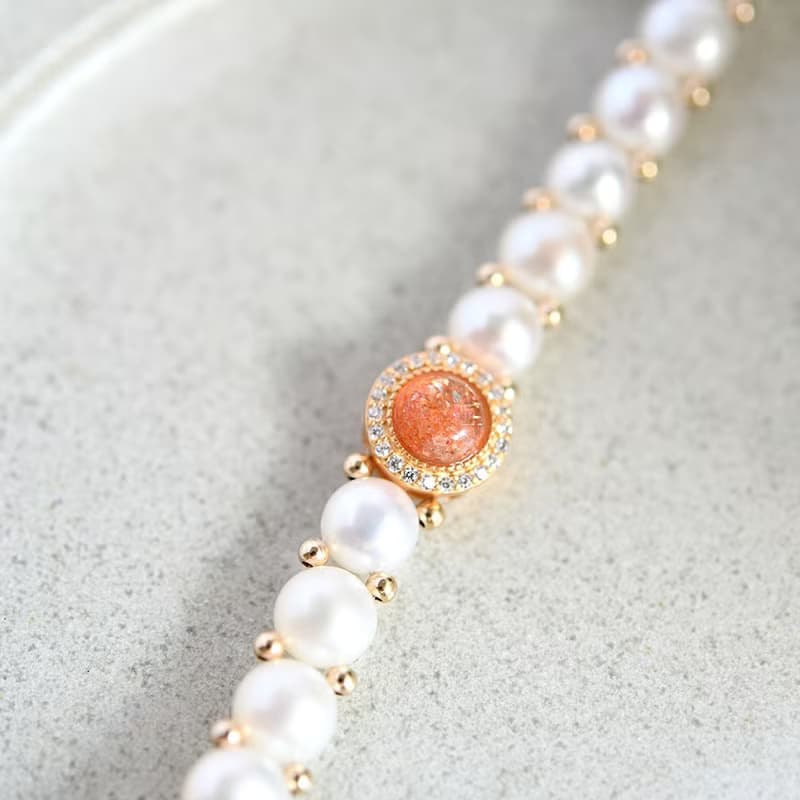 成功へと導いてくれる　キスミー　サンストーンとバロックパールの手編みブレスレット 5月/6月誕生石