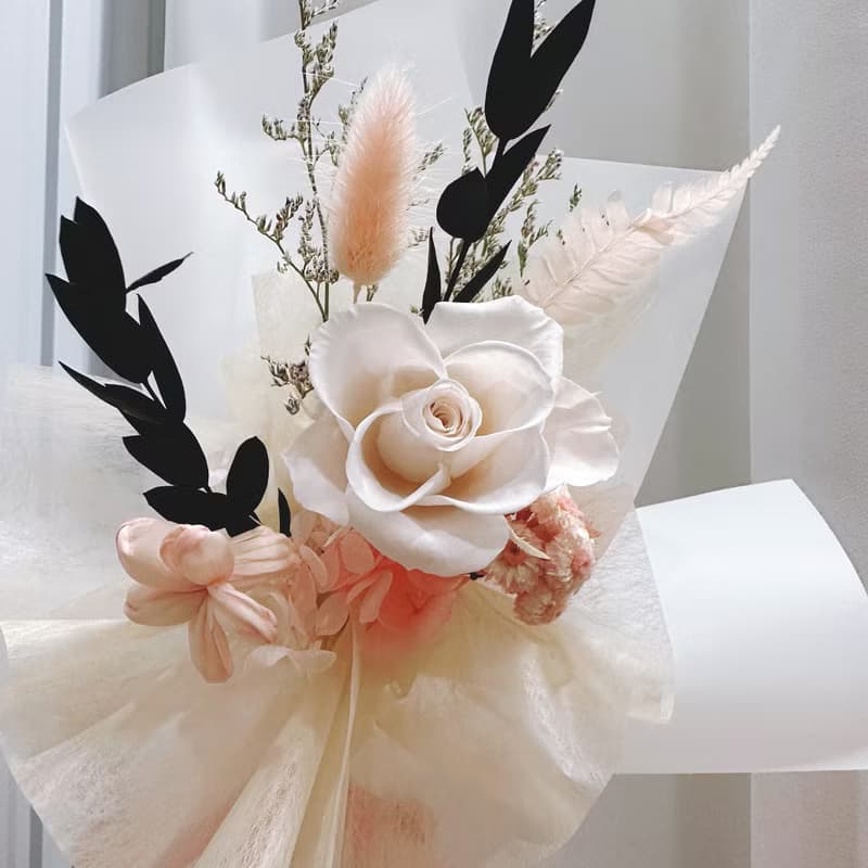 永生韓式花束-嬰兒粉。情人節花束。生日花束。求婚花束(贈提袋)