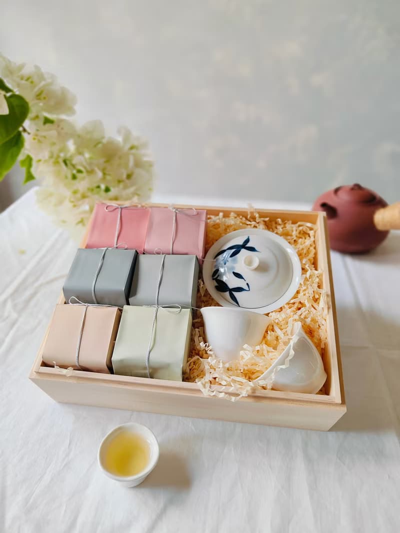 台灣特色茶與手繪百合蓋碗禮盒