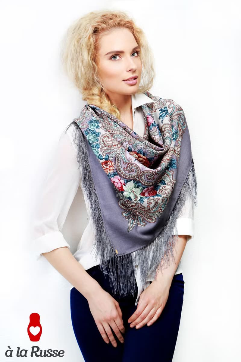 Pavlovo Posad Russian Shawl 100% Wool Scarf 125x125 cm Wrap Silk Fringe 1437-1