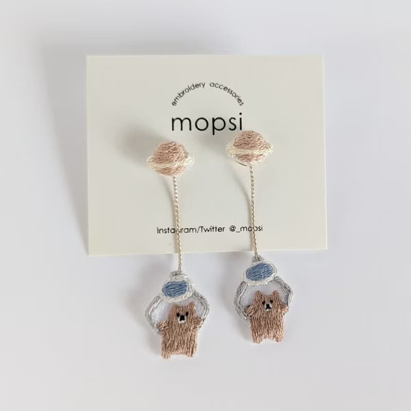 UFOキャッチャーのくま　刺繍ピアス/イヤリング