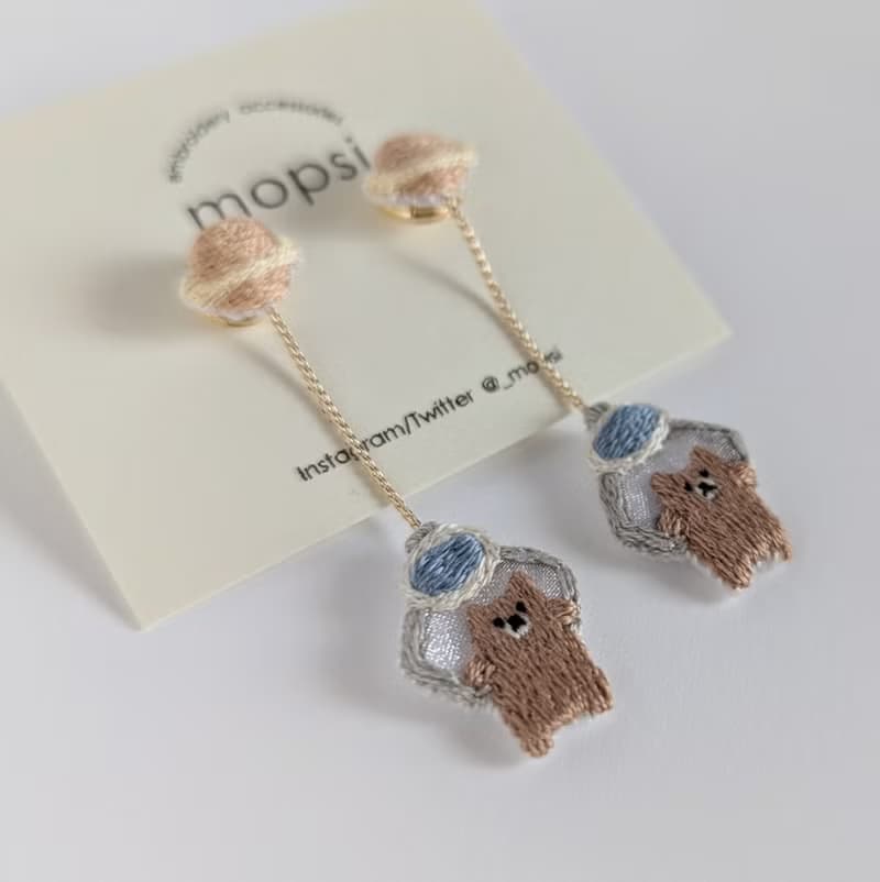 UFOキャッチャーのくま　刺繍ピアス/イヤリング