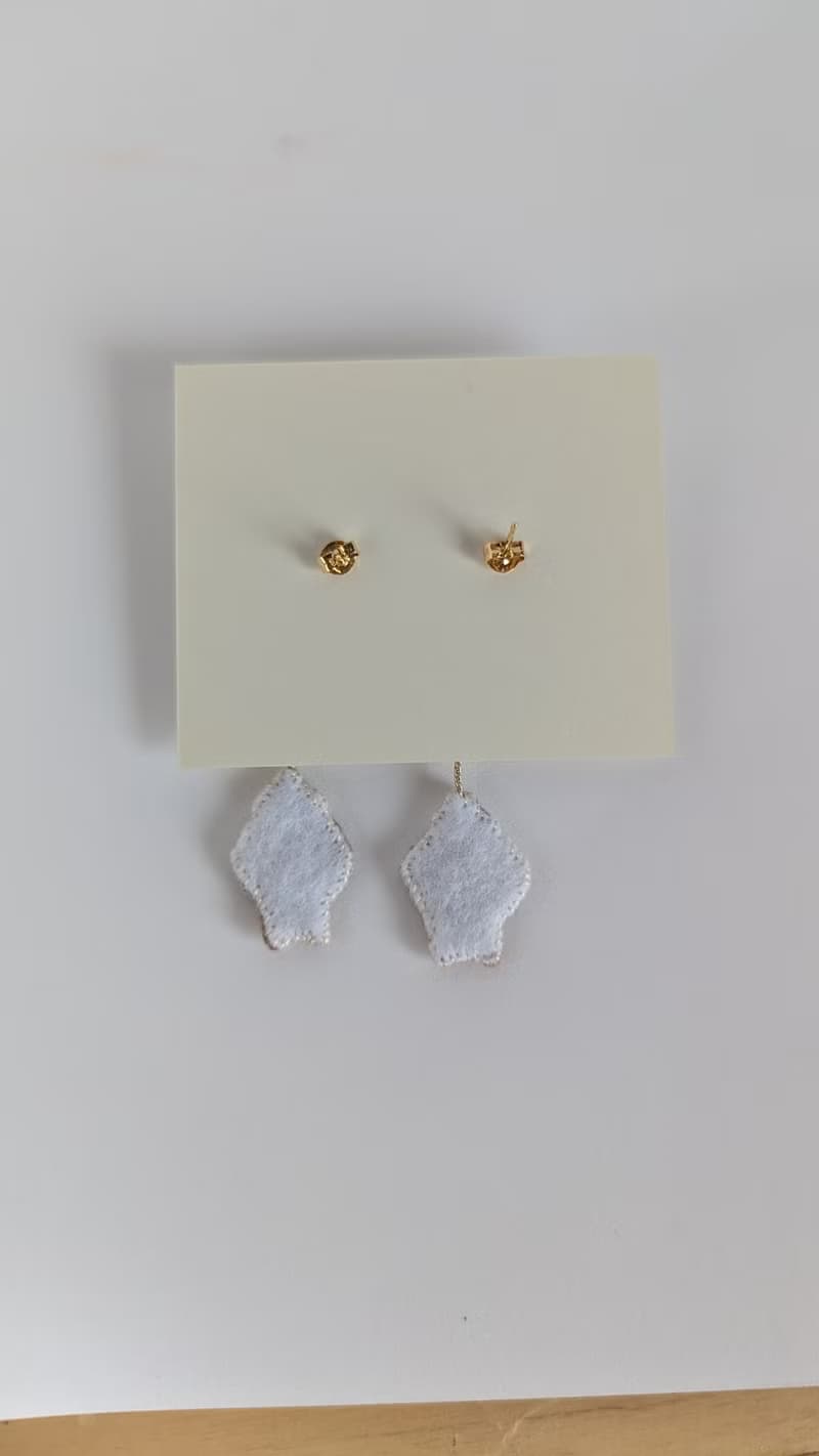 UFOキャッチャーのくま　刺繍ピアス/イヤリング