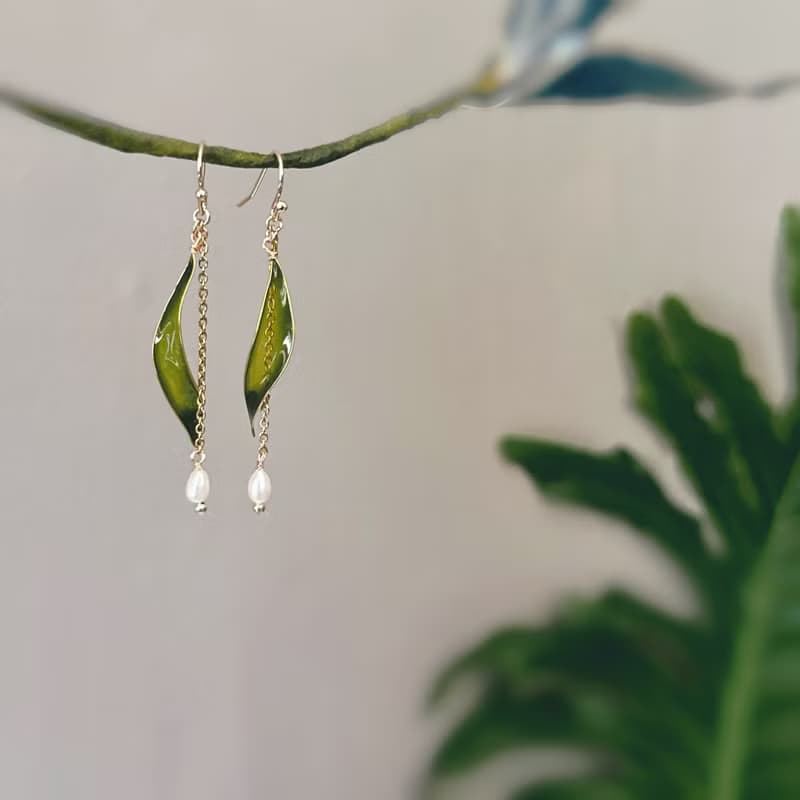 植物系 綠葉珍珠 手作立體水晶花貼耳耳環 無痛耳夾 uv飾品
