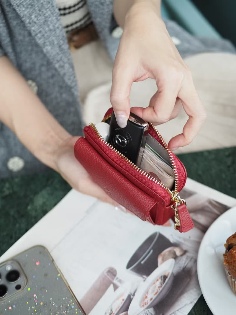 Valen (Berry red) : Mini wallet, short wallet, cow leather, Red, Zip pouch