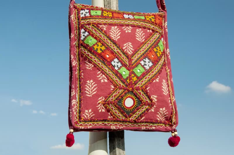 手工刺繡斜背包 民族風包 側背包 肩背包 手工包 刺繡包-沙漠花朵