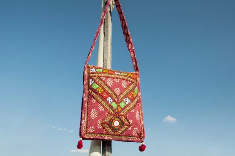 手工刺繡斜背包 民族風包 側背包 肩背包 手工包 刺繡包-沙漠花朵