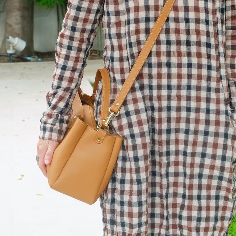 Valley an attractive lady handbag Black color