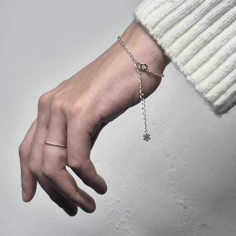 (925 Sterling Silver) Twinkle Snowflake Bracelet