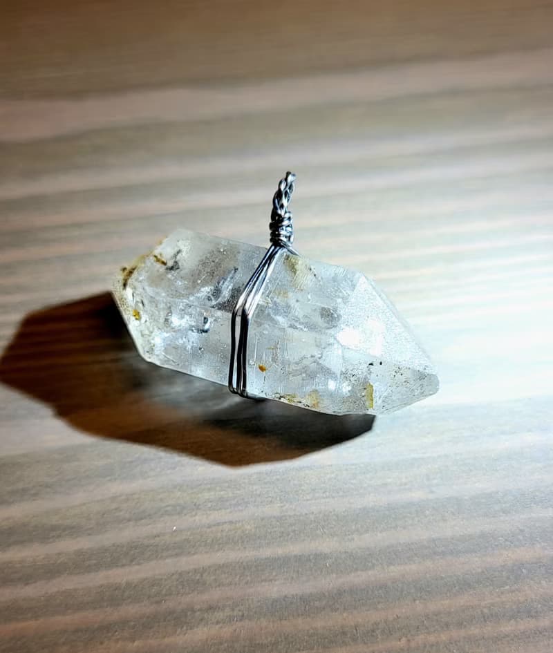 •水晶燈• 極簡 繞線天然骸骨×雙尖水晶 閃靈水晶原礦吊墜