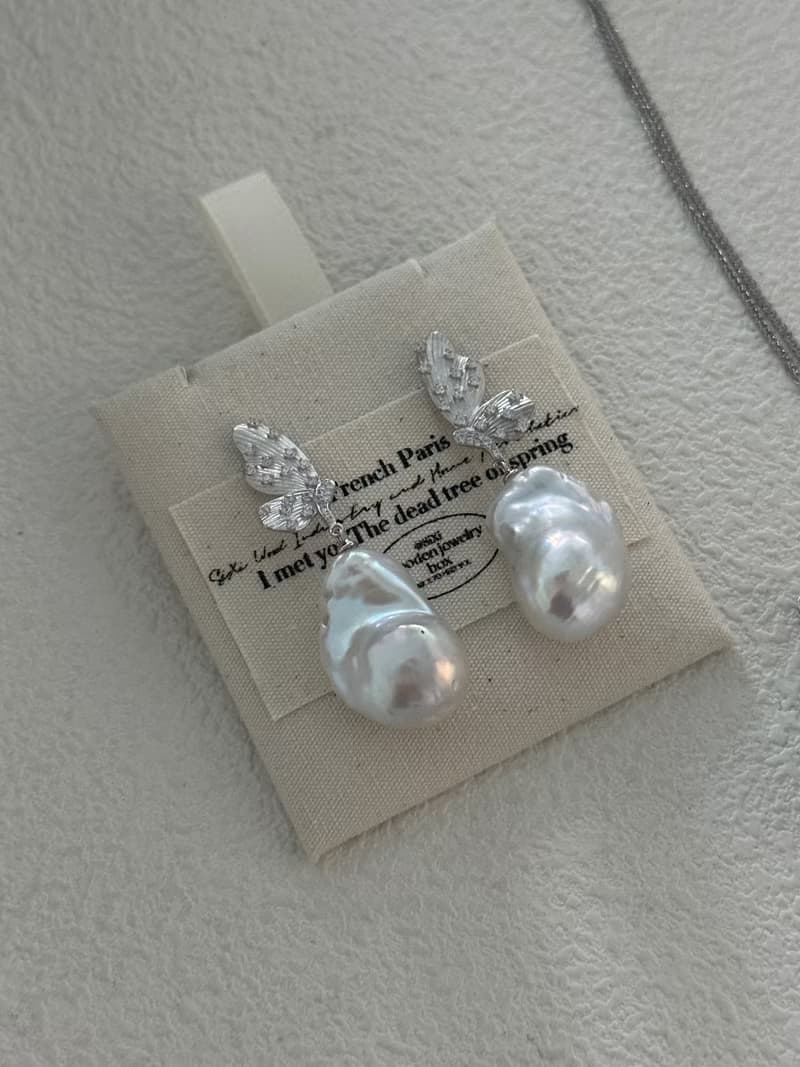 Butterfly baroque pearl stud 蝴蝶巴洛克珍珠耳钉