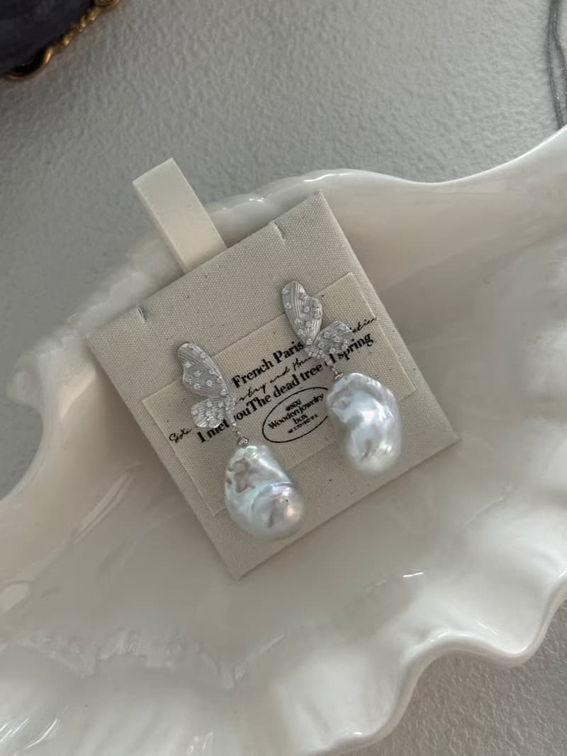 Butterfly baroque pearl stud 蝴蝶巴洛克珍珠耳钉