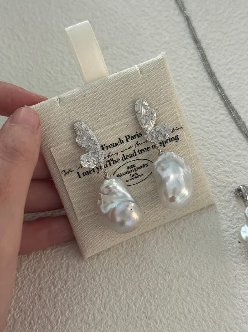 Butterfly baroque pearl stud 蝴蝶巴洛克珍珠耳钉