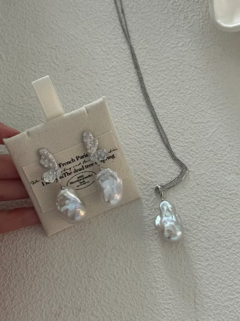 Butterfly baroque pearl stud 蝴蝶巴洛克珍珠耳钉
