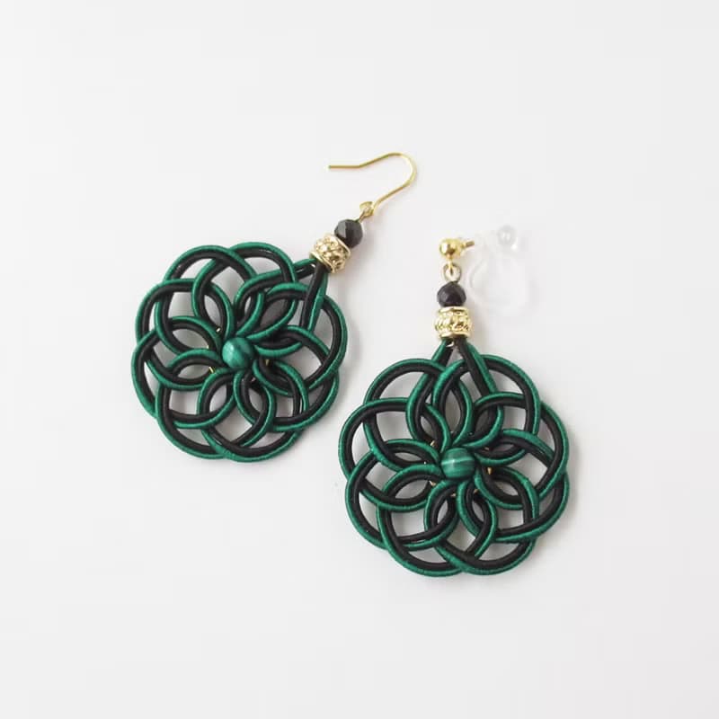 孔雀石與黑尖晶石 手作水引耳環 曼荼羅結