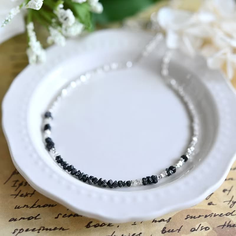 永遠不変 ブラックダイヤモンドのとカレンシルバーのネックレス　アジャスター付き 4月誕生石