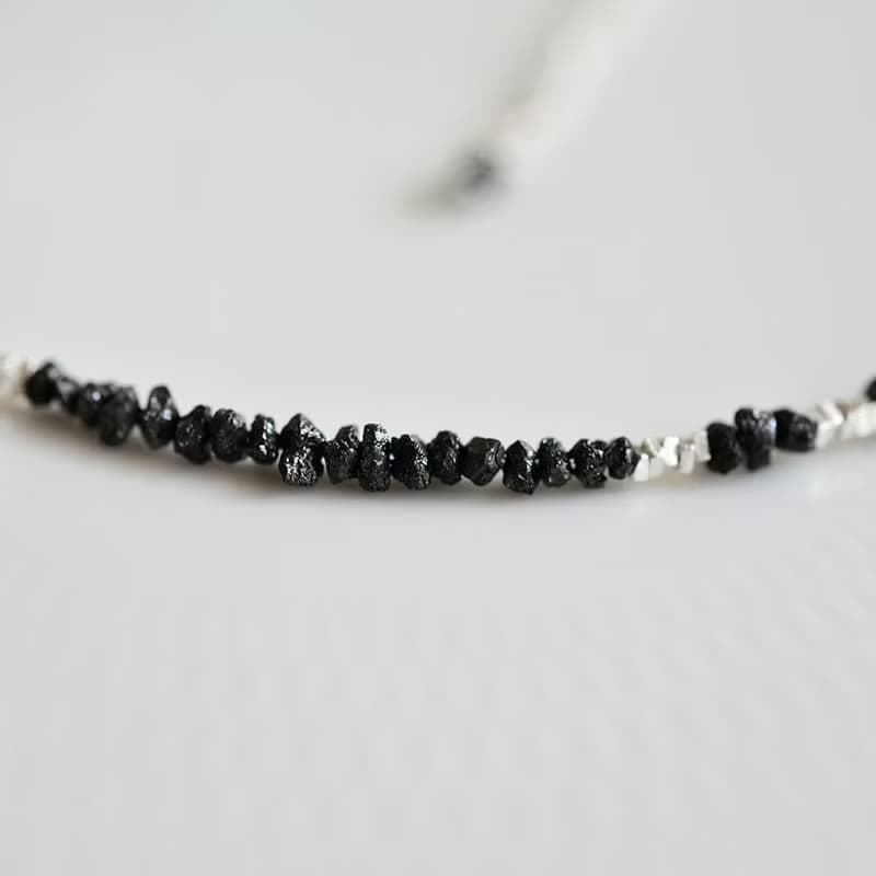 永遠不変 ブラックダイヤモンドのとカレンシルバーのネックレス　アジャスター付き 4月誕生石