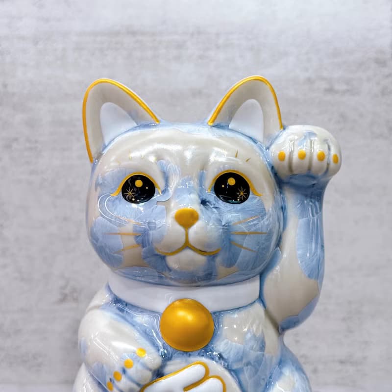 【瑞氣千祥】日本清水燒招財貓 | 花結晶 銀藤 億万両 右